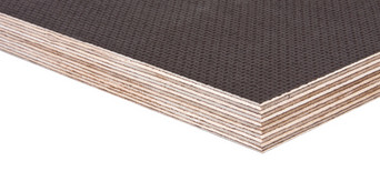 Nahaufnahme einer Siebdruckplatte mit rutschfester, dunkler Beschichtung, ideal für den Fahrzeugbau und den Außenbereich.